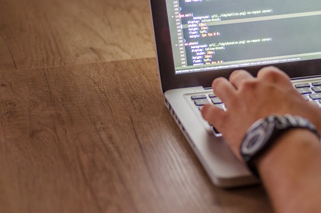 Antahost-Menjadi Web Developer di 2025 Lengkap untuk Pemula dan Profesional