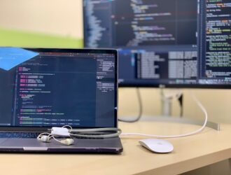 Antahost-Perbedaan Frontend dan Backend: Mengenal Dua Pilar Utama