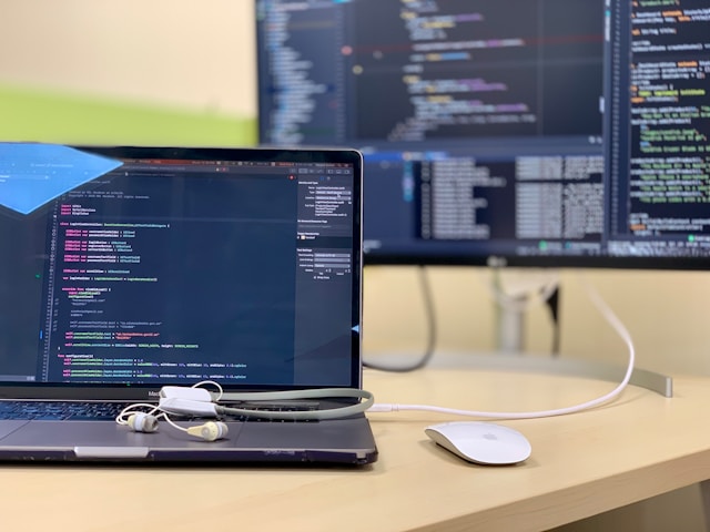 Antahost-Perbedaan Frontend dan Backend: Mengenal Dua Pilar Utama