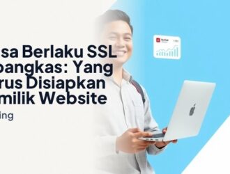 Pemilik website memantau masa berlaku SSL dan status sertifikat di laptop